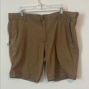 COLUMBIA Khaki 10” Shorts Size 42